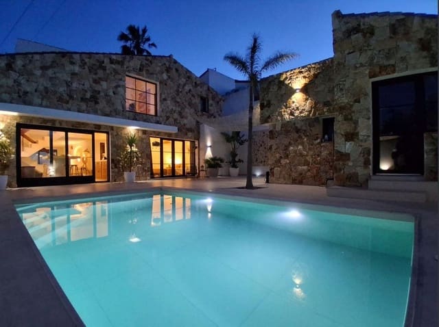 6 bedroom Villa for sale in Bahía Dorada, Estepona with pool - € 2,495,000 (Ref: 10035002)