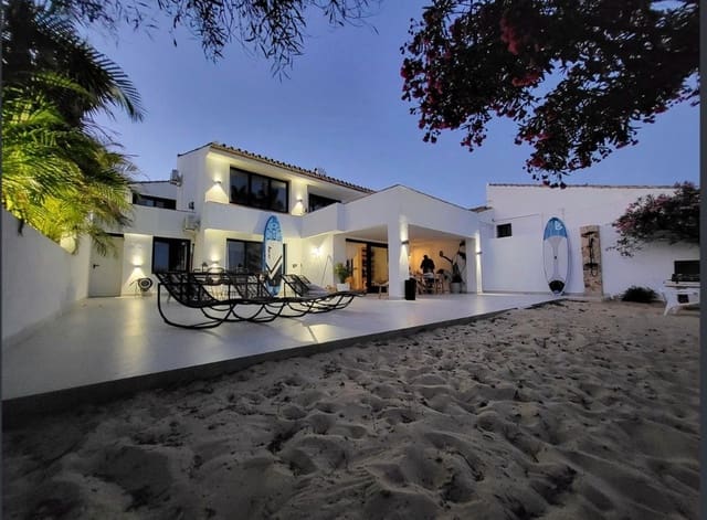 6 bedroom Villa for sale in Bahía Dorada, Estepona with pool - € 2,495,000 (Ref: 10035002)