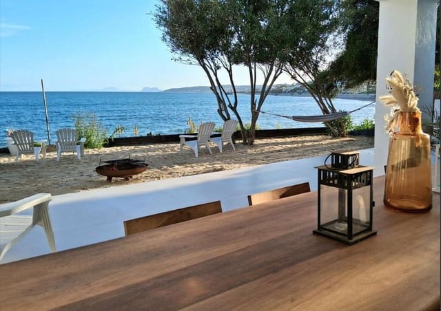 6 bedroom Villa for sale in Bahía Dorada, Estepona with pool - € 2,495,000 (Ref: 10035002)