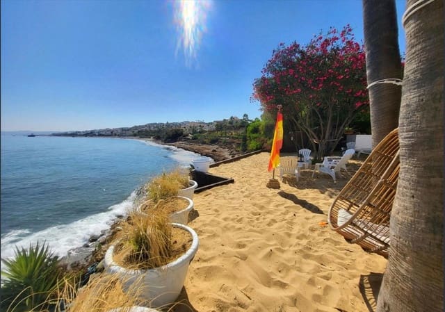 6 bedroom Villa for sale in Bahía Dorada, Estepona with pool - € 2,495,000 (Ref: 10035002)