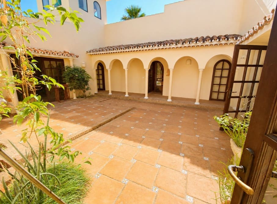 4 camera da letto Villa in vendita in Estepona con piscina garage - 1.740.000 € (Rif: 10035003)