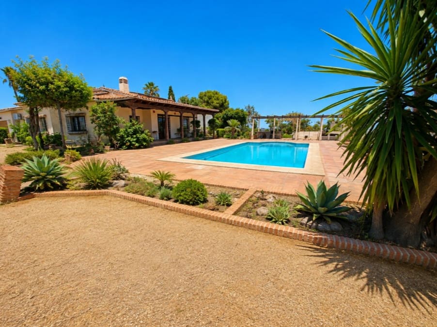 4 camera da letto Villa in vendita in Estepona con piscina garage - 1.740.000 € (Rif: 10035003)