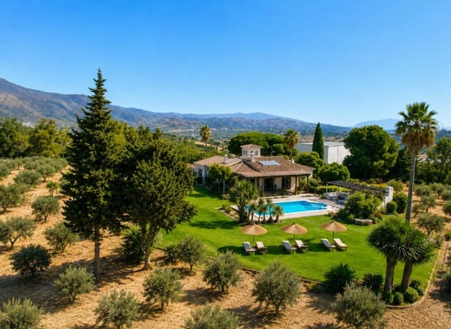 4 camera da letto Villa in vendita in Estepona con piscina garage - 1.740.000 € (Rif: 10035003)