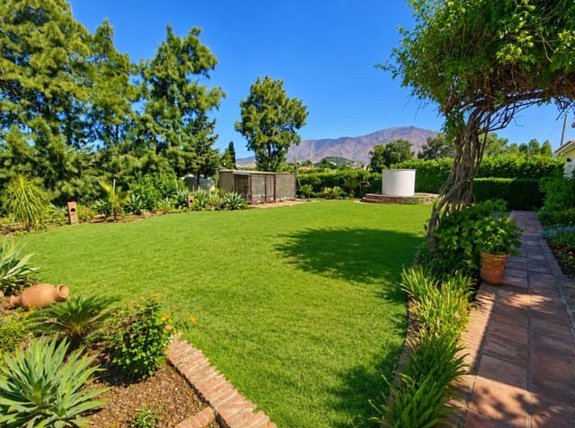 4 camera da letto Villa in vendita in Estepona con piscina garage - 1.740.000 € (Rif: 10035003)