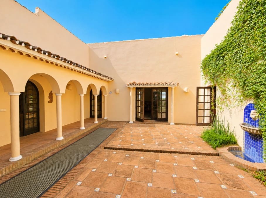 4 camera da letto Villa in vendita in Estepona con piscina garage - 1.740.000 € (Rif: 10035003)