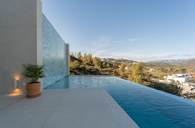 5 makuuhuone Huvila myytävänä paikassa Mijas Costa, Mijas mukana uima-altaan 
autotalli - 3 100 000 € (Ref: 10035004)