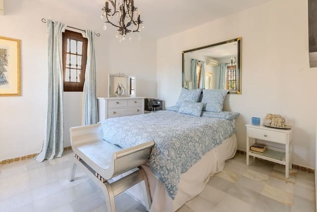 3 bedroom Villa for sale in Mijas with pool - € 570,000 (Ref: 10035005)