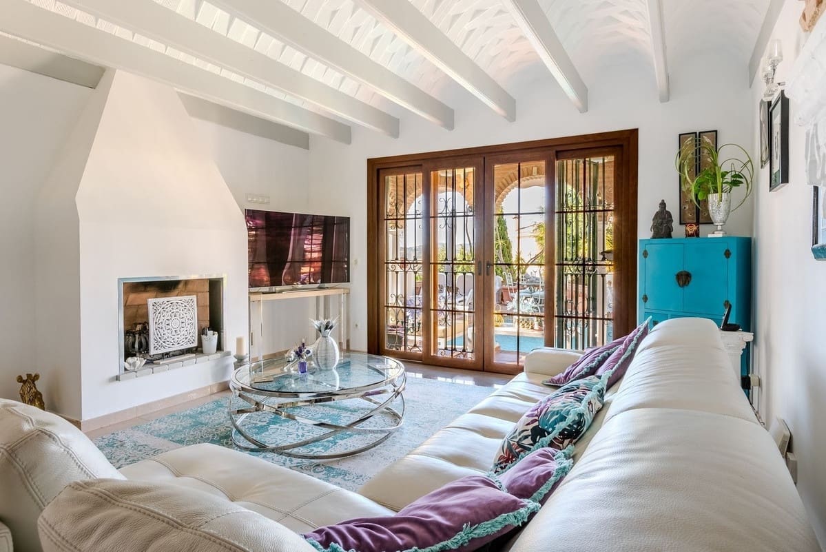 3 bedroom Villa for sale in Mijas with pool - € 570,000 (Ref: 10035005)