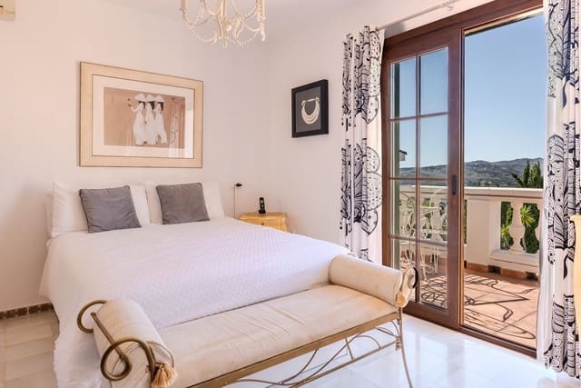 3 bedroom Villa for sale in Mijas with pool - € 570,000 (Ref: 10035005)