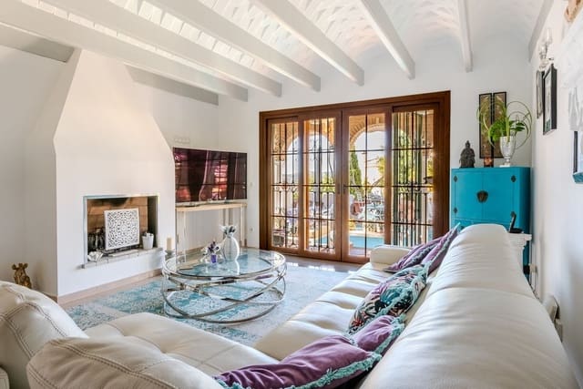 3 bedroom Villa for sale in Mijas with pool - € 570,000 (Ref: 10035005)