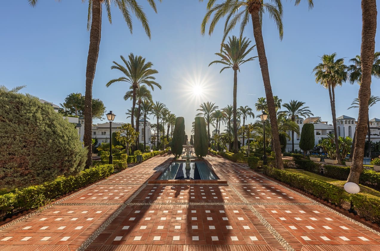 3 sypialnia Penthouse na sprzedaż w Marbella z basenem garażem - 2 495 000 € (Ref: 10035008)