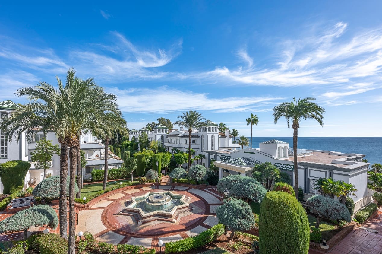 3 sypialnia Penthouse na sprzedaż w Marbella z basenem garażem - 2 495 000 € (Ref: 10035008)