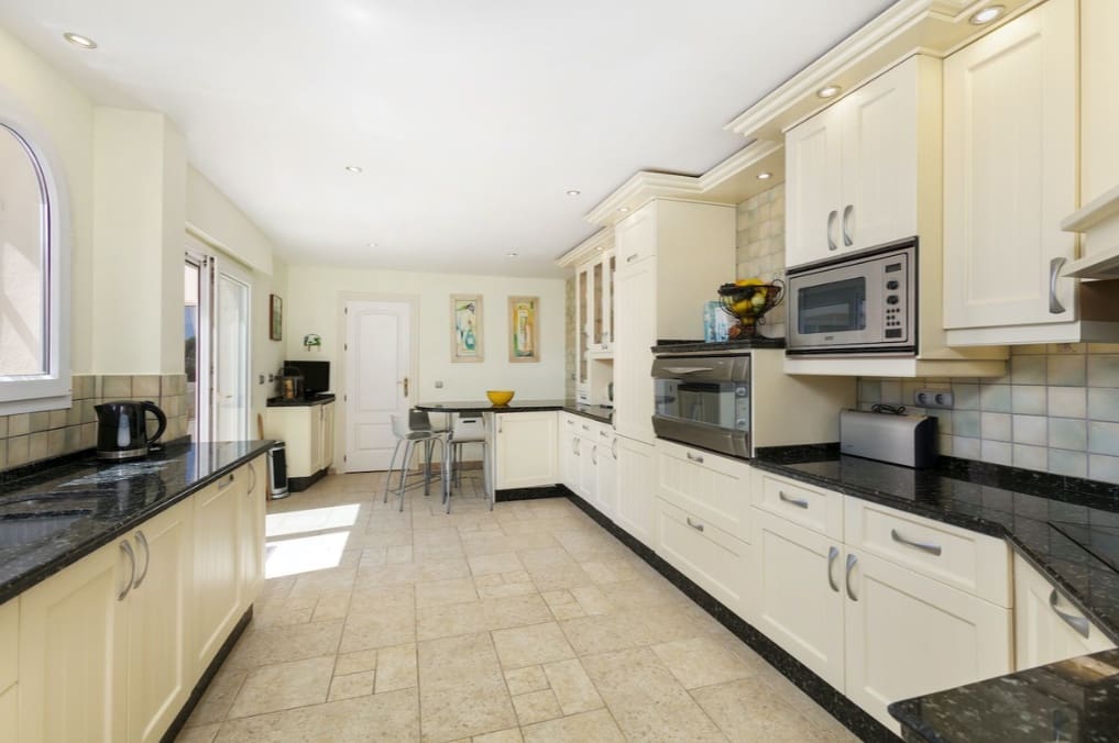 5 sovrum Villa till salu i Marbella med pool garage - 4 995 000 € (Ref: 10037079)