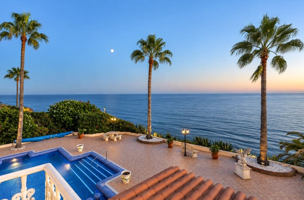 5 bedroom Villa for sale in Marbella with pool garage - € 4,995,000 (Ref: 10037079)