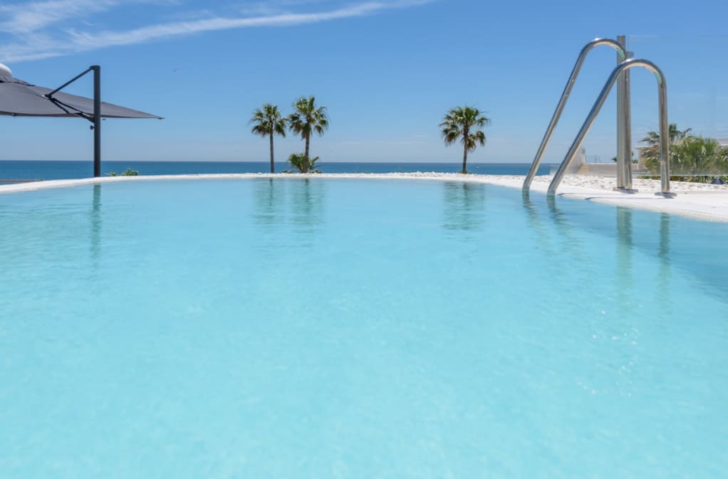 3 soverom Penthouse til salgs i Estepona med svømmebasseng garasje - € 2 490 000 (Ref: 10037080)