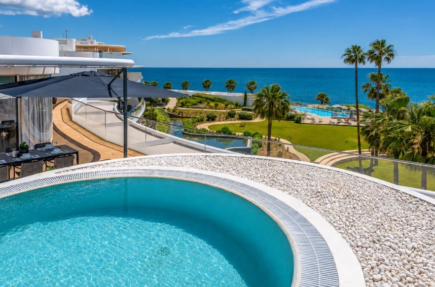 3 soverom Penthouse til salgs i Estepona med svømmebasseng garasje - € 2 490 000 (Ref: 10037080)