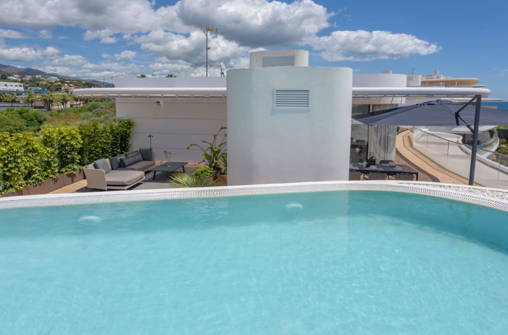 3 soverom Penthouse til salgs i Estepona med svømmebasseng garasje - € 2 490 000 (Ref: 10037080)
