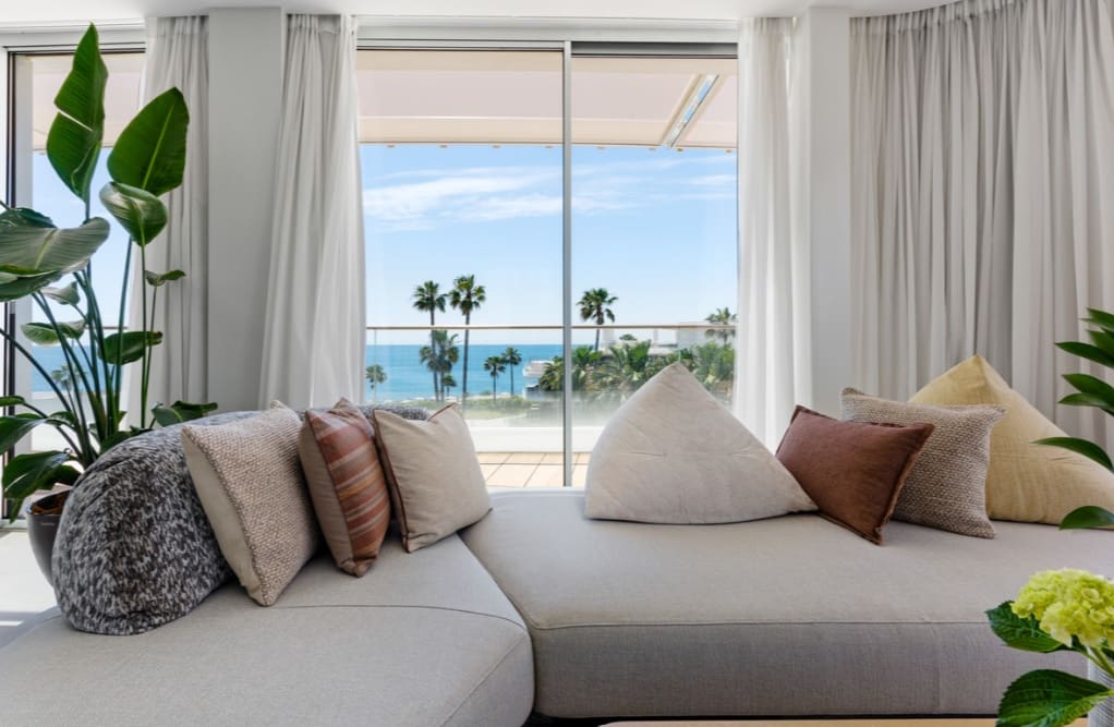 3 soverom Penthouse til salgs i Estepona med svømmebasseng garasje - € 2 490 000 (Ref: 10037080)