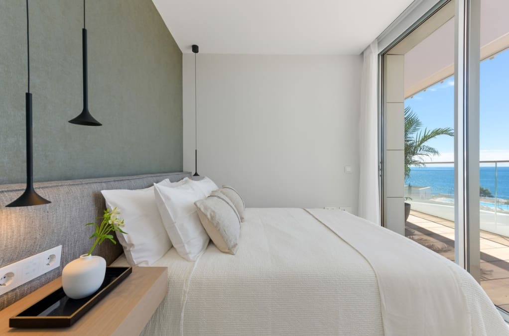 3 soverom Penthouse til salgs i Estepona med svømmebasseng garasje - € 2 490 000 (Ref: 10037080)