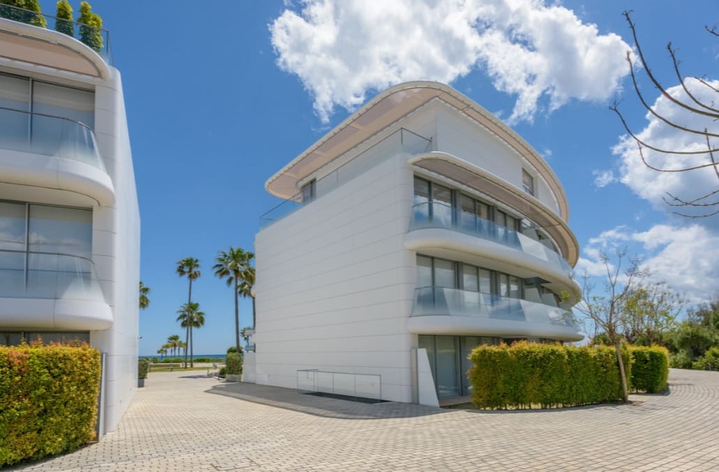 3 soverom Penthouse til salgs i Estepona med svømmebasseng garasje - € 2 490 000 (Ref: 10037080)