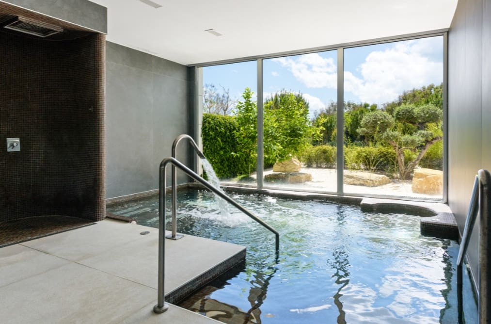 3 soverom Penthouse til salgs i Estepona med svømmebasseng garasje - € 2 490 000 (Ref: 10037080)