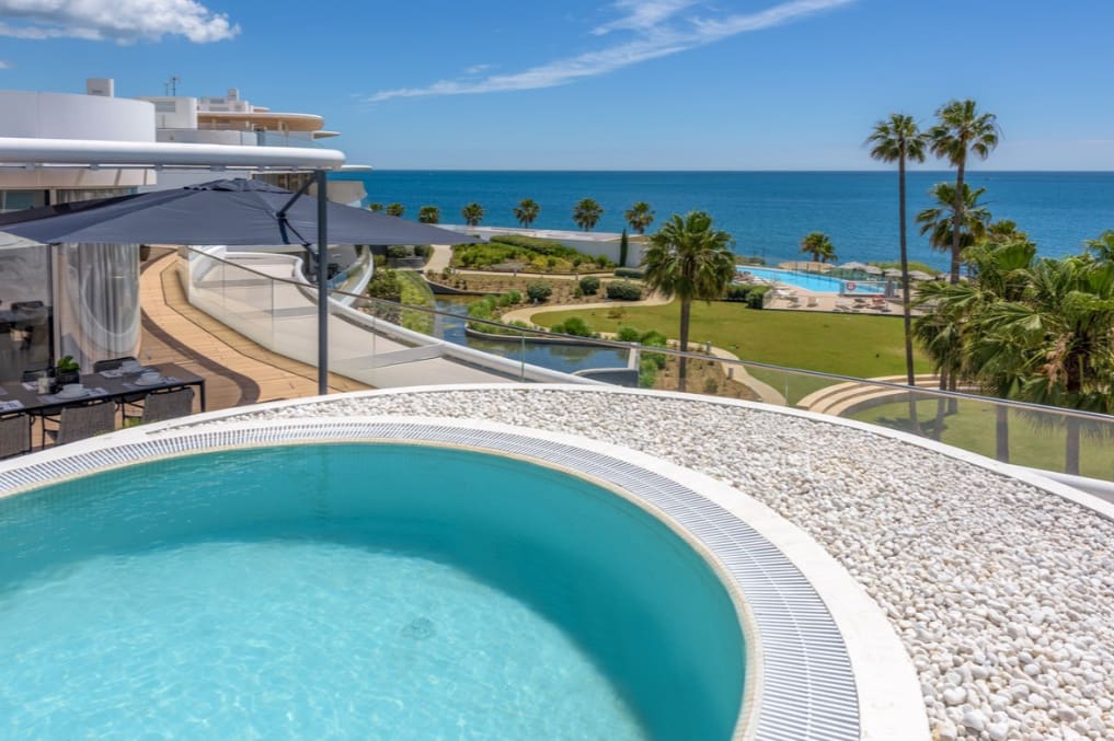 3 soverom Penthouse til salgs i Estepona med svømmebasseng garasje - € 2 490 000 (Ref: 10037080)