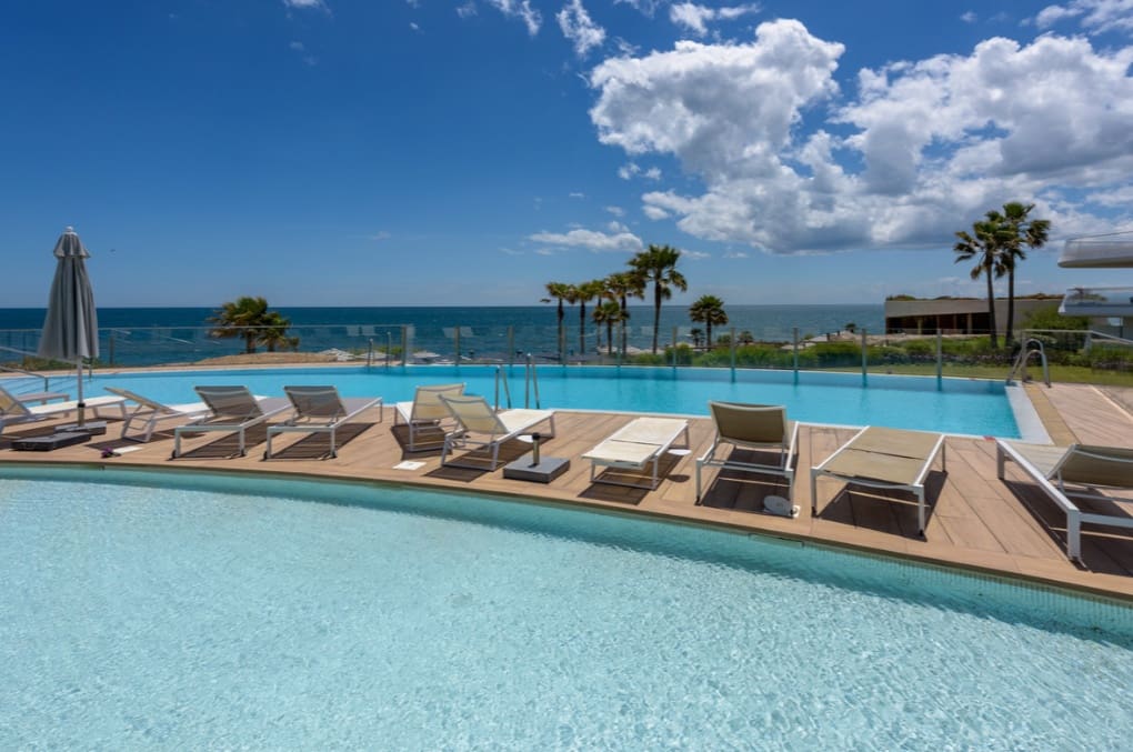 3 soverom Penthouse til salgs i Estepona med svømmebasseng garasje - € 2 490 000 (Ref: 10037080)