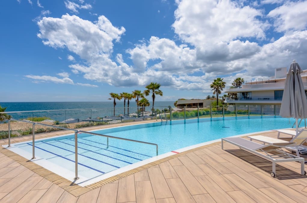 3 soverom Penthouse til salgs i Estepona med svømmebasseng garasje - € 2 490 000 (Ref: 10037080)