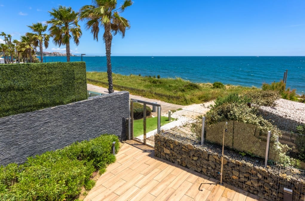 3 soverom Penthouse til salgs i Estepona med svømmebasseng garasje - € 2 490 000 (Ref: 10037080)