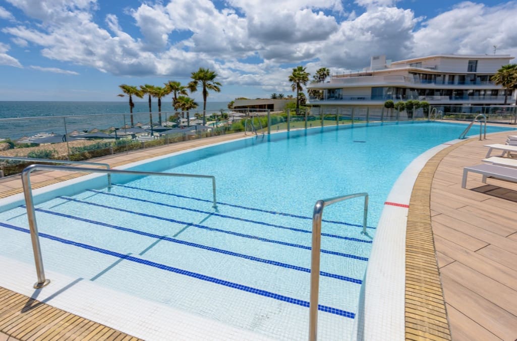 3 soverom Penthouse til salgs i Estepona med svømmebasseng garasje - € 2 490 000 (Ref: 10037080)