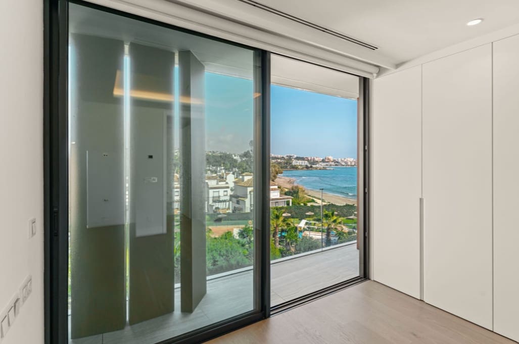 4 quarto Penthouse para venda em Estepona com piscina garagem - 4 650 000 € (Ref: 10037081)