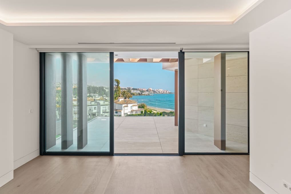 4 quarto Penthouse para venda em Estepona com piscina garagem - 4 650 000 € (Ref: 10037081)
