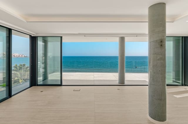 4 quarto Penthouse para venda em Estepona com piscina garagem - 4 650 000 € (Ref: 10037081)