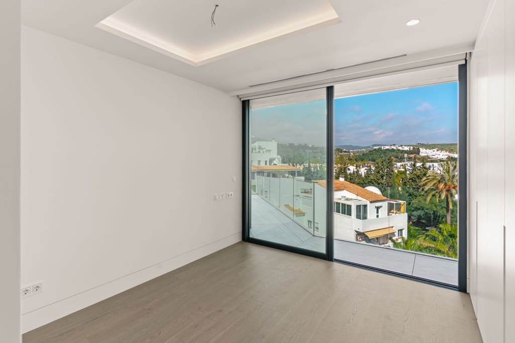 4 quarto Penthouse para venda em Estepona com piscina garagem - 4 650 000 € (Ref: 10037081)