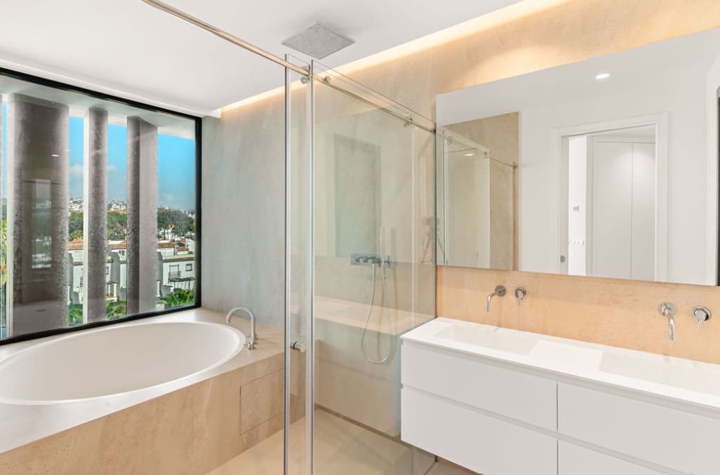 4 quarto Penthouse para venda em Estepona com piscina garagem - 4 650 000 € (Ref: 10037081)