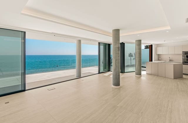 4 quarto Penthouse para venda em Estepona com piscina garagem - 4 650 000 € (Ref: 10037081)