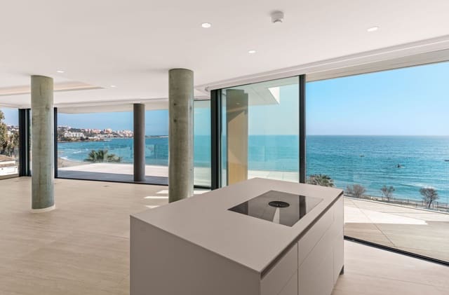 4 quarto Penthouse para venda em Estepona com piscina garagem - 4 650 000 € (Ref: 10037081)