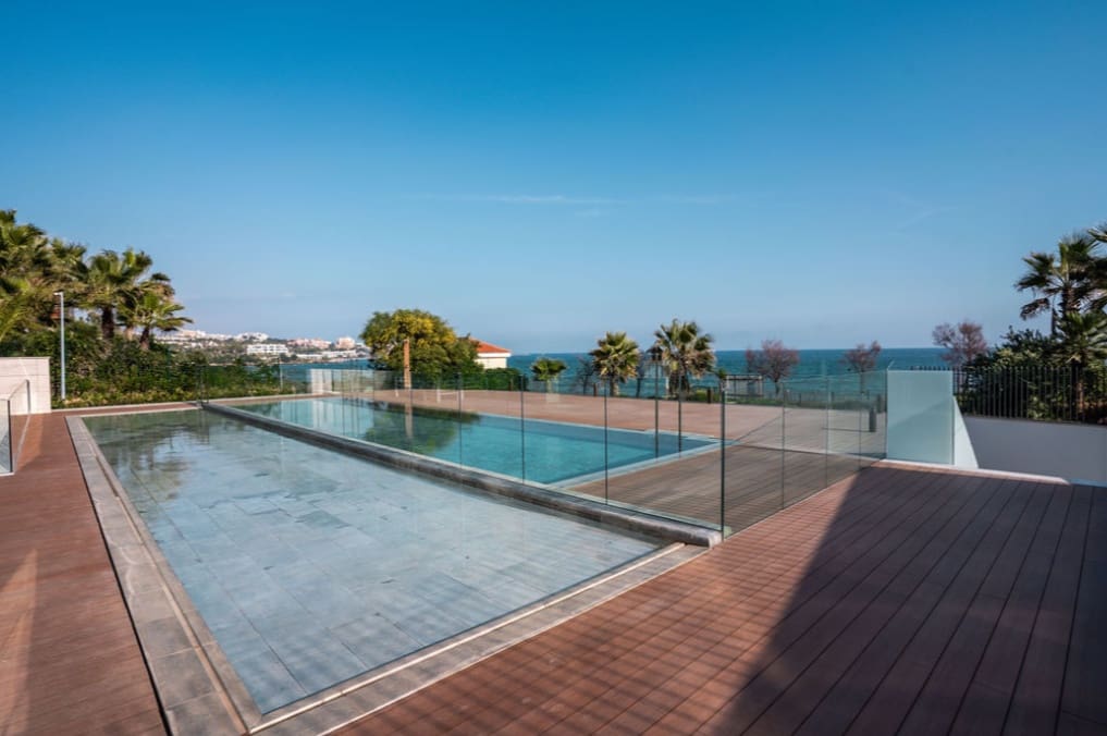4 quarto Penthouse para venda em Estepona com piscina garagem - 4 650 000 € (Ref: 10037081)