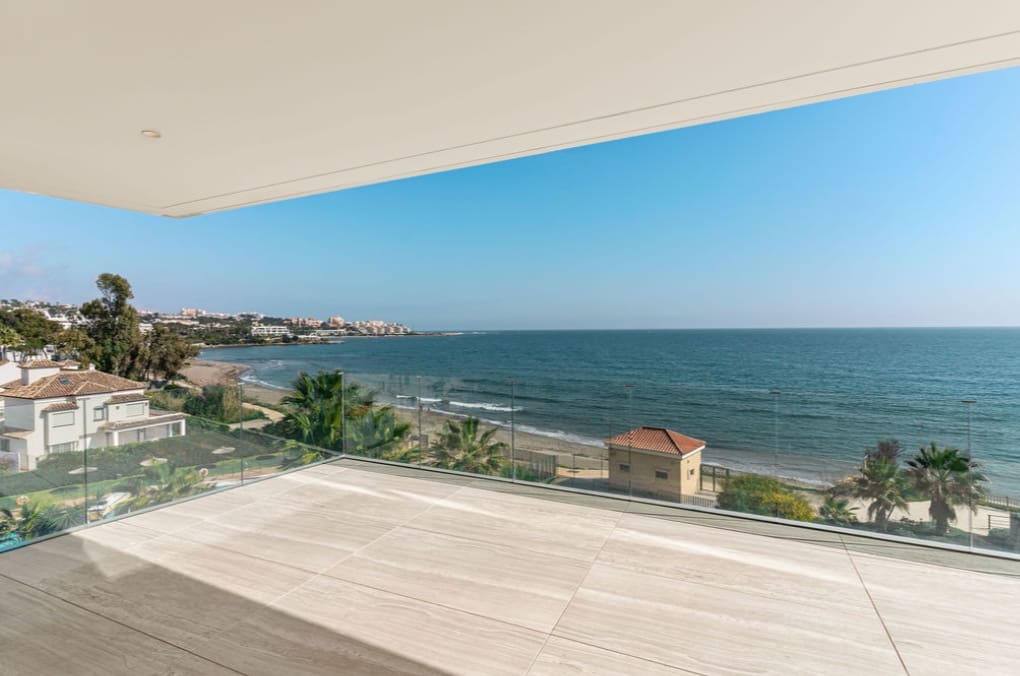 4 quarto Penthouse para venda em Estepona com piscina garagem - 4 650 000 € (Ref: 10037081)