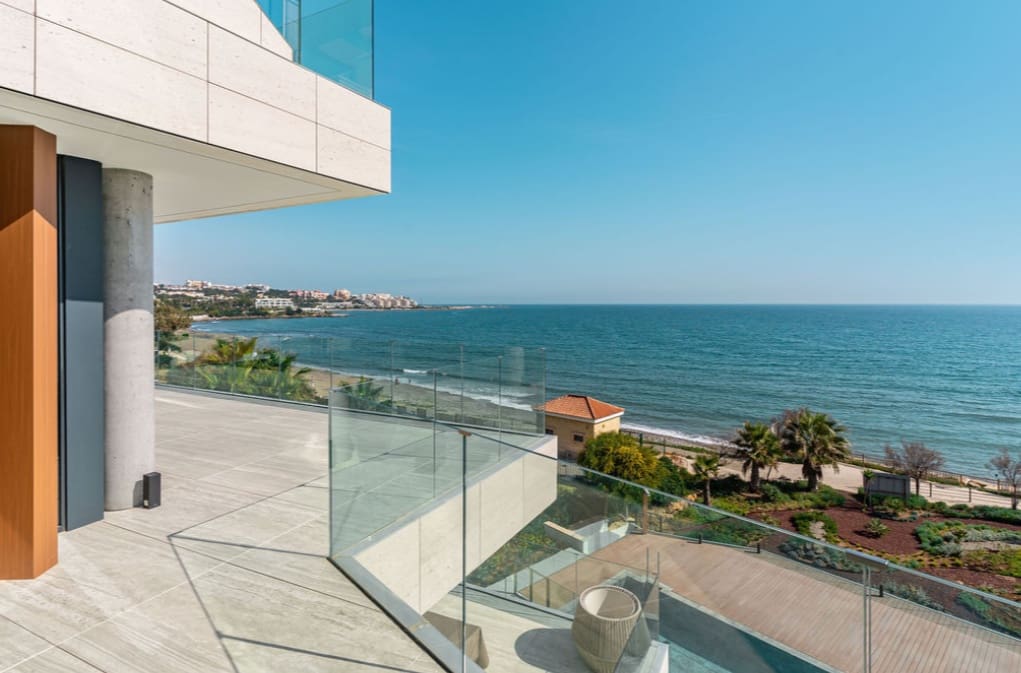 4 quarto Penthouse para venda em Estepona com piscina garagem - 4 650 000 € (Ref: 10037081)