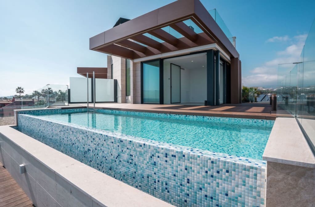4 quarto Penthouse para venda em Estepona com piscina garagem - 4 650 000 € (Ref: 10037081)