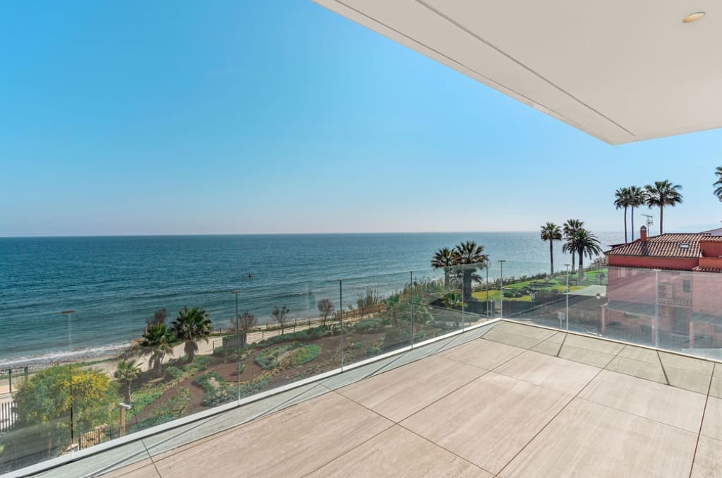 4 quarto Penthouse para venda em Estepona com piscina garagem - 4 650 000 € (Ref: 10037081)