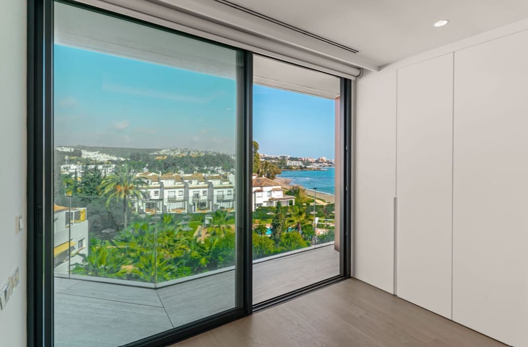4 quarto Penthouse para venda em Estepona com piscina garagem - 4 650 000 € (Ref: 10037081)