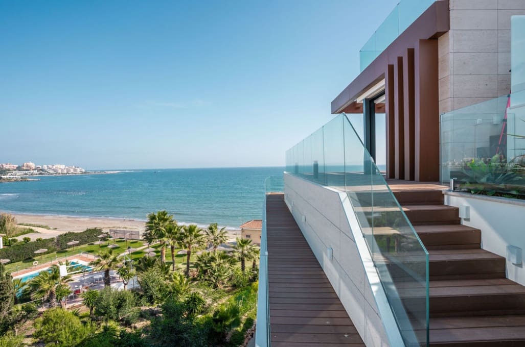 4 quarto Penthouse para venda em Estepona com piscina garagem - 4 650 000 € (Ref: 10037081)