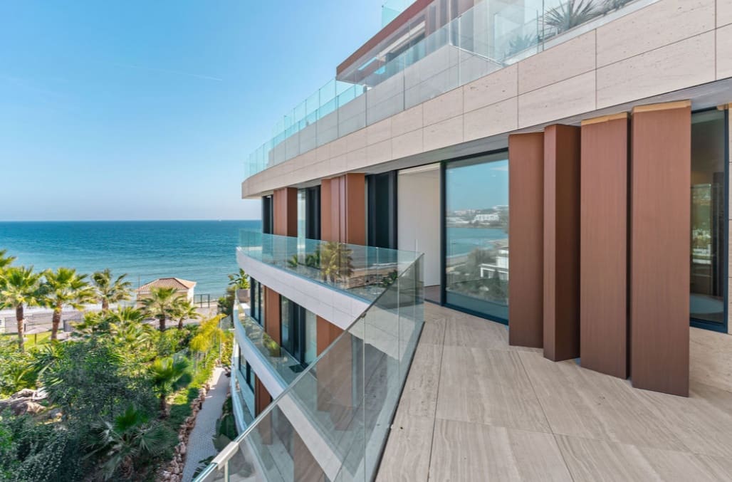 4 quarto Penthouse para venda em Estepona com piscina garagem - 4 650 000 € (Ref: 10037081)