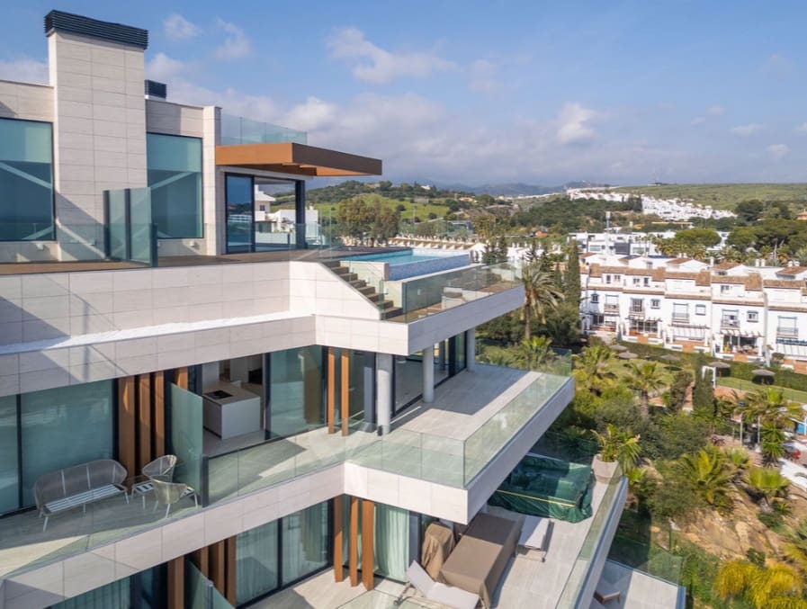 4 quarto Penthouse para venda em Estepona com piscina garagem - 4 650 000 € (Ref: 10037081)