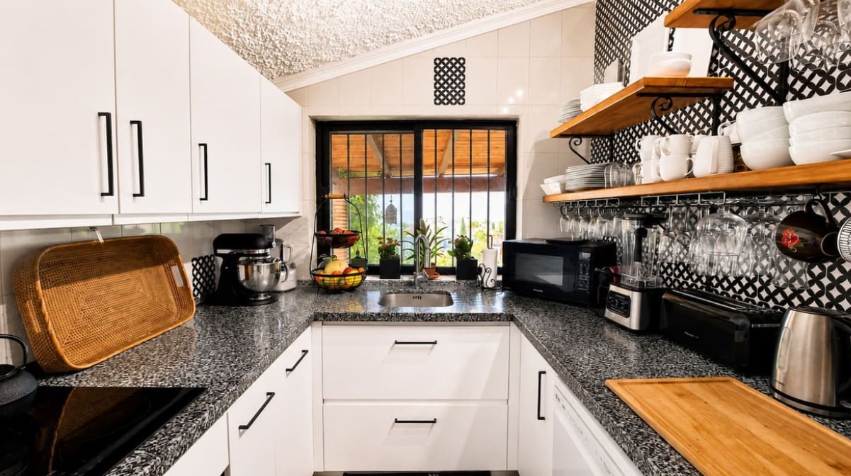 3 Zimmer Villa zu verkaufen in Bahia de Casares mit Pool Garage - 680.000 € (Ref: 10037082)