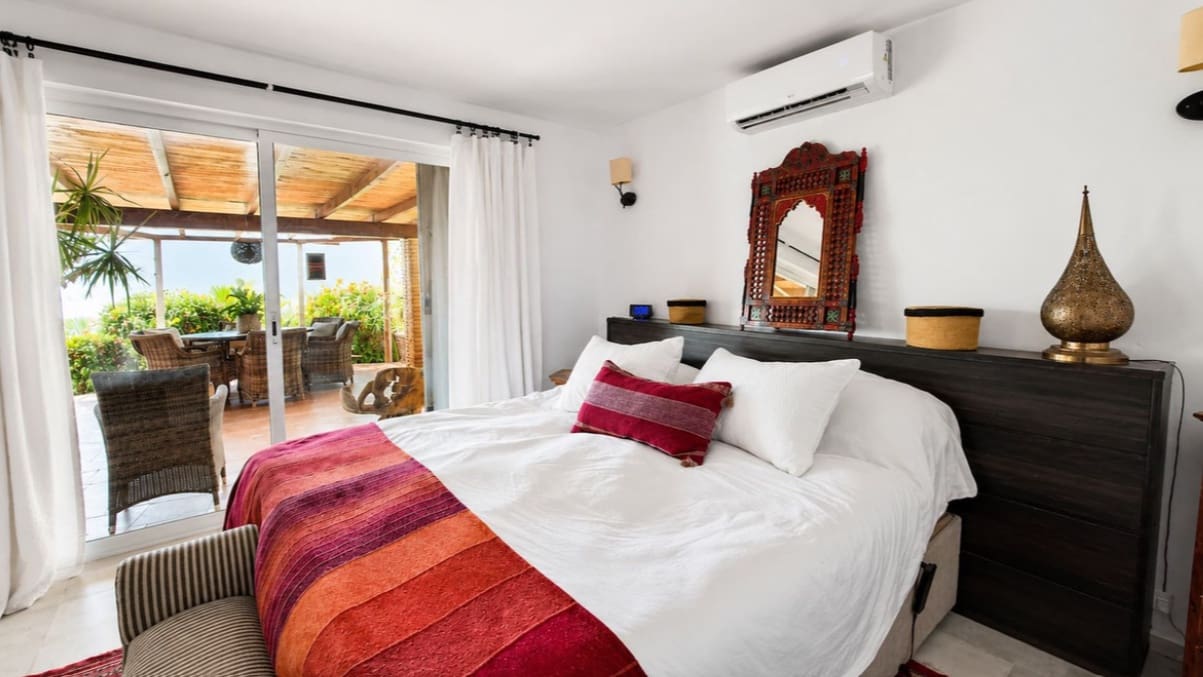 3 Zimmer Villa zu verkaufen in Bahia de Casares mit Pool Garage - 680.000 € (Ref: 10037082)