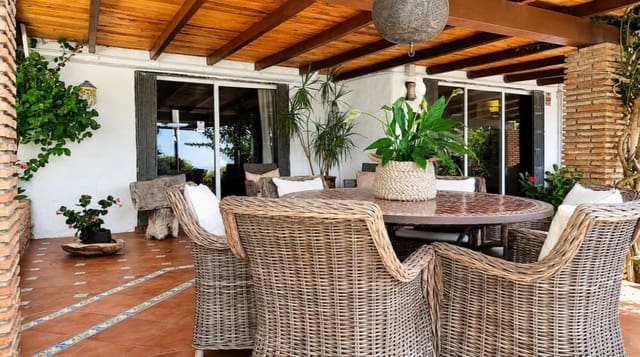 3 Zimmer Villa zu verkaufen in Bahia de Casares, Casares mit Pool Garage - 680.000 € (Ref: 10037082)
