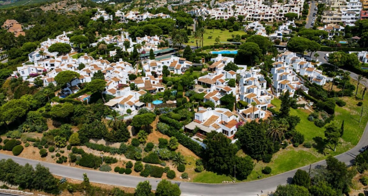 3 Zimmer Villa zu verkaufen in Bahia de Casares mit Pool Garage - 680.000 € (Ref: 10037082)